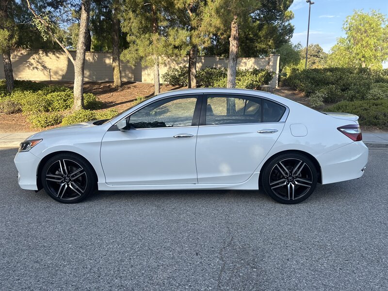 2017 Honda Accord Sport photo 2