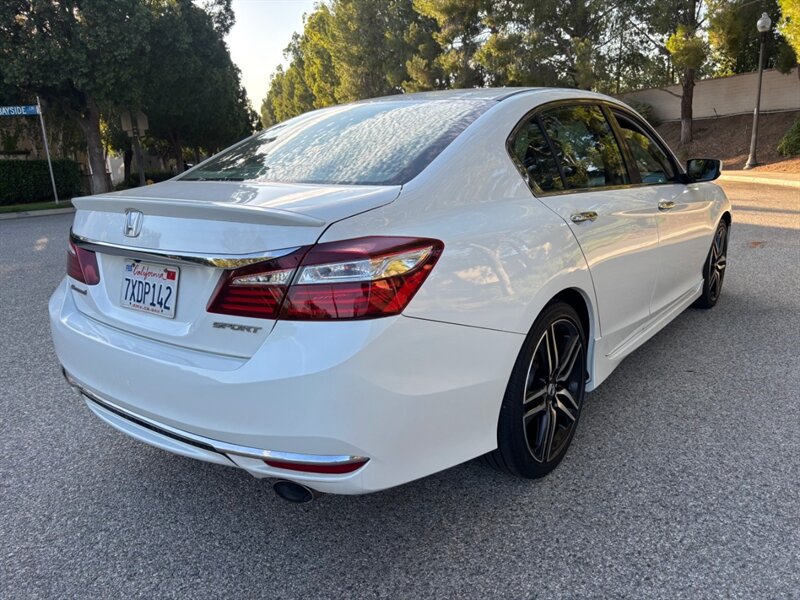 2017 Honda Accord Sport photo 3