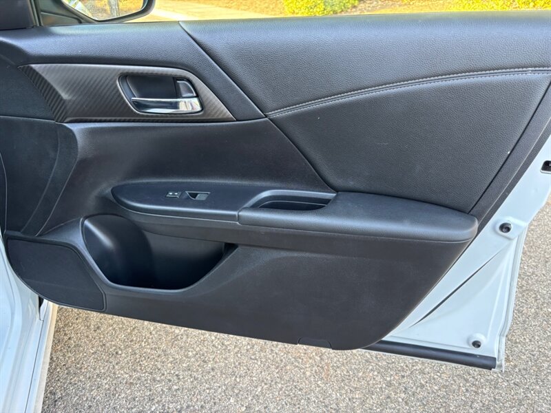 2017 Honda Accord Sport photo 17