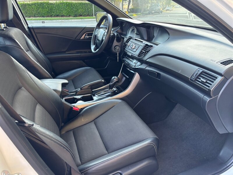 2017 Honda Accord Sport photo 14