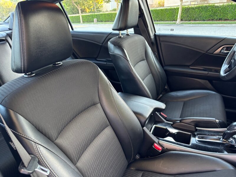 2017 Honda Accord Sport photo 16