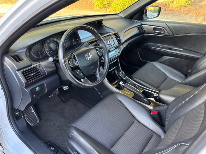 2017 Honda Accord Sport photo 6