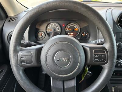 2014 Jeep Patriot Sport  4x4! Low miles! - Photo 24 - Valencia, CA 91355