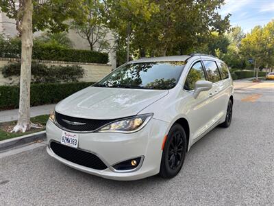 2017 Chrysler Pacifica Touring-L  ABSOLUTELY GORGEOUS VAN!!! - Photo 9 - Valencia, CA 91355