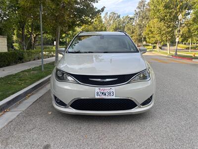 2017 Chrysler Pacifica Touring-L  ABSOLUTELY GORGEOUS VAN!!! - Photo 7 - Valencia, CA 91355