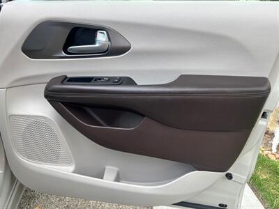 2017 Chrysler Pacifica Touring-L  ABSOLUTELY GORGEOUS VAN!!! - Photo 25 - Valencia, CA 91355