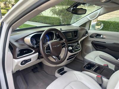 2017 Chrysler Pacifica Touring-L  ABSOLUTELY GORGEOUS VAN!!! - Photo 11 - Valencia, CA 91355