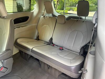 2017 Chrysler Pacifica Touring-L  ABSOLUTELY GORGEOUS VAN!!! - Photo 18 - Valencia, CA 91355