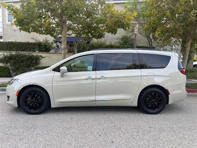2017 Chrysler Pacifica Touring-L  ABSOLUTELY GORGEOUS VAN!!! - Photo 2 - Valencia, CA 91355