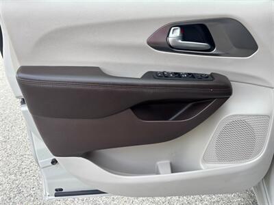 2017 Chrysler Pacifica Touring-L  ABSOLUTELY GORGEOUS VAN!!! - Photo 26 - Valencia, CA 91355