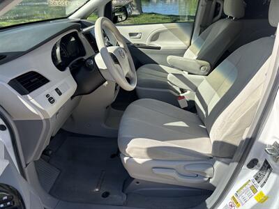 2014 Toyota Sienna L 7-Passenger  BEAUTIFUL CONDITION! RUNS PERFECT! - Photo 9 - Valencia, CA 91355
