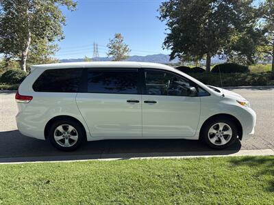 2014 Toyota Sienna L 7-Passenger  BEAUTIFUL CONDITION! RUNS PERFECT! - Photo 5 - Valencia, CA 91355