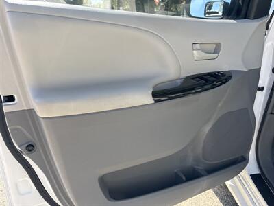 2014 Toyota Sienna L 7-Passenger  BEAUTIFUL CONDITION! RUNS PERFECT! - Photo 21 - Valencia, CA 91355