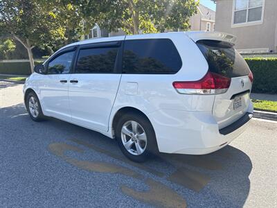 2014 Toyota Sienna L 7-Passenger  BEAUTIFUL CONDITION! RUNS PERFECT! - Photo 3 - Valencia, CA 91355