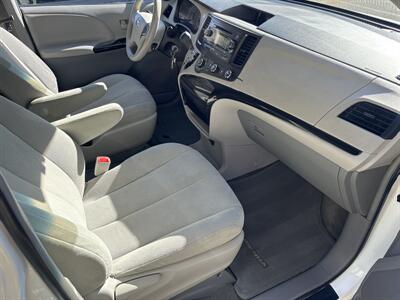 2014 Toyota Sienna L 7-Passenger  BEAUTIFUL CONDITION! RUNS PERFECT! - Photo 17 - Valencia, CA 91355
