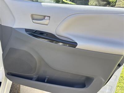 2014 Toyota Sienna L 7-Passenger  BEAUTIFUL CONDITION! RUNS PERFECT! - Photo 20 - Valencia, CA 91355
