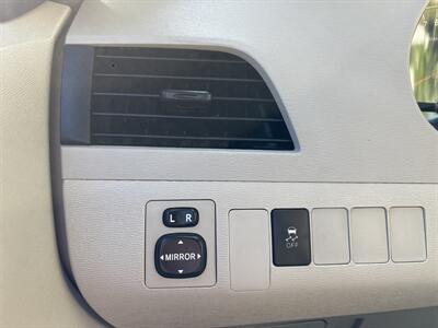 2014 Toyota Sienna L 7-Passenger  BEAUTIFUL CONDITION! RUNS PERFECT! - Photo 25 - Valencia, CA 91355