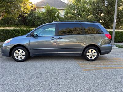 2010 Toyota Sienna LE-Passenger  One owner !!! Great condition! - Photo 2 - Valencia, CA 91355