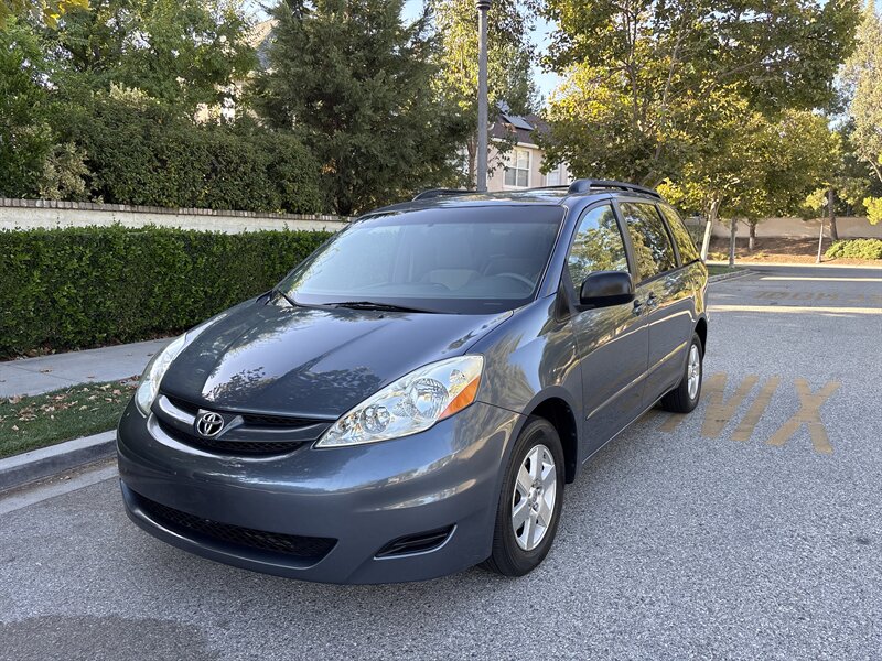 2010 Toyota Sienna LE-Passenger One owner !!! Great condition! - Photo 1 - Valencia, CA 91355