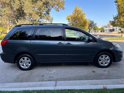 2010 Toyota Sienna LE-Passenger  One owner !!! Great condition! - Photo 5 - Valencia, CA 91355
