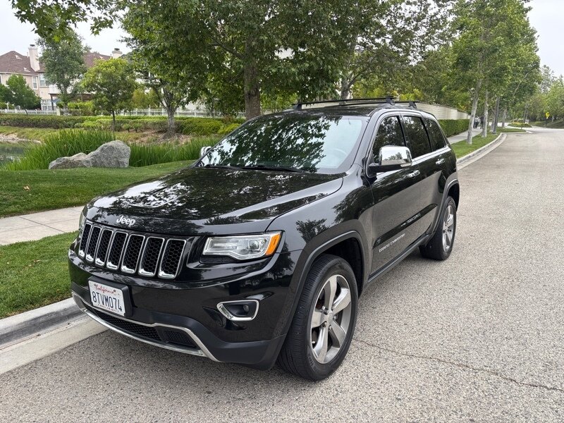 2015 Jeep Grand Cherokee Limited  4x4! Loaded! Low Miles!!