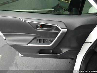 2021 Toyota RAV4 LE   - Photo 39 - Naples, FL 34104