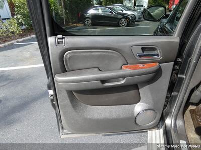 2007 Cadillac Escalade EXT   - Photo 45 - Naples, FL 34104