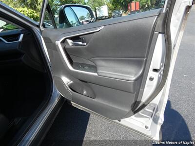 2019 Toyota RAV4 XLE Hybrid - Photo 49 - Naples, FL 34104