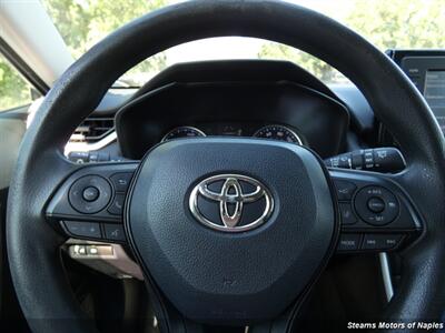 2019 Toyota RAV4 XLE Hybrid - Photo 22 - Naples, FL 34104