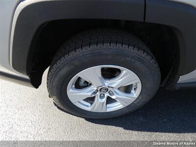 2019 Toyota RAV4 XLE Hybrid - Photo 14 - Naples, FL 34104