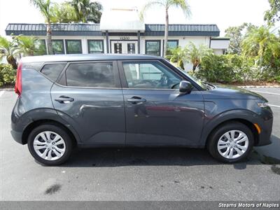 2020 Kia Soul LX   - Photo 2 - Naples, FL 34104