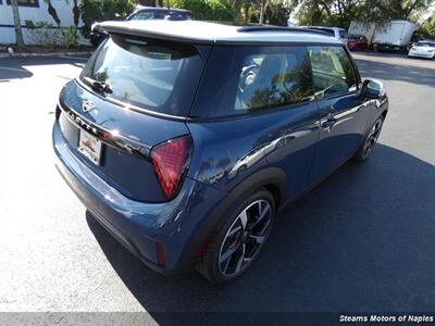 2025 MINI Cooper S Signature Trim   - Photo 11 - Naples, FL 34104