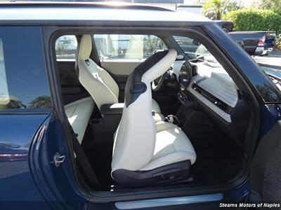 2025 MINI Cooper S Signature Trim   - Photo 47 - Naples, FL 34104