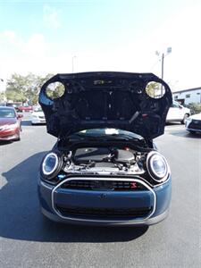 2025 MINI Cooper S Signature Trim   - Photo 6 - Naples, FL 34104