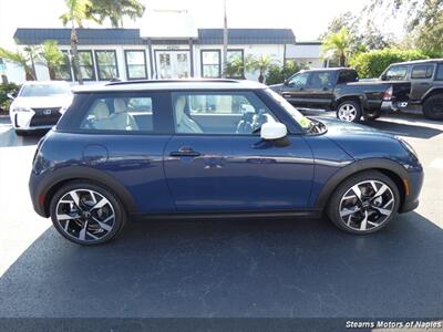 2025 MINI Cooper S Signature Trim   - Photo 2 - Naples, FL 34104