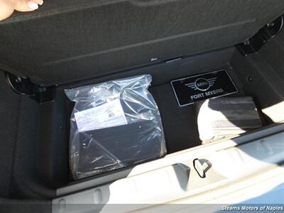 2025 MINI Cooper S Signature Trim   - Photo 15 - Naples, FL 34104