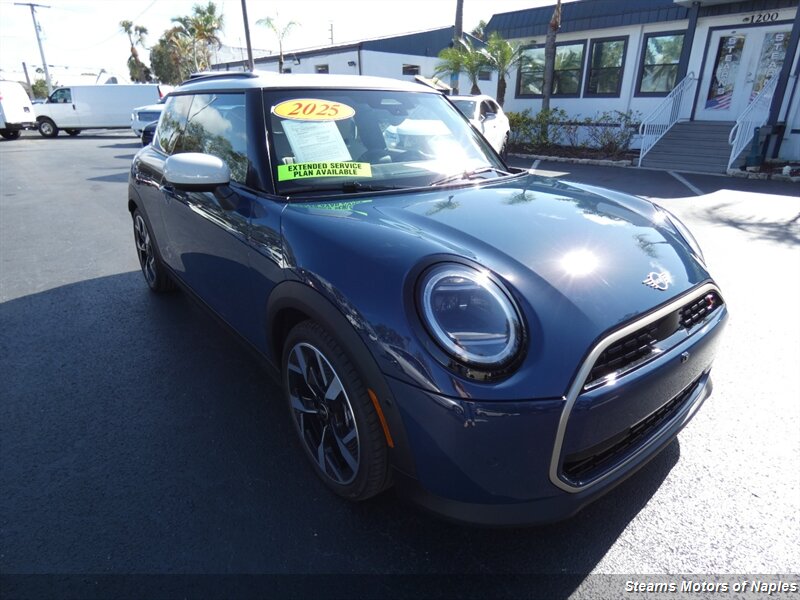 2025 MINI Cooper S Signature Trim   - Photo 1 - Naples, FL 34104