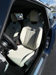 2025 MINI Cooper S Signature Trim   - Photo 38 - Naples, FL 34104