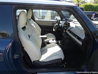 2025 MINI Cooper S Signature Trim   - Photo 46 - Naples, FL 34104