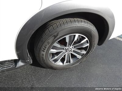2018 Nissan Armada SL - Photo 19 - Naples, FL 34104