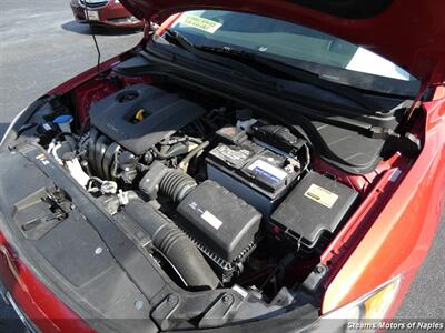 2017 Hyundai Elantra Limited   - Photo 8 - Naples, FL 34104