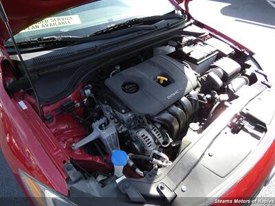 2017 Hyundai Elantra Limited   - Photo 7 - Naples, FL 34104