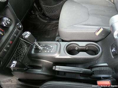 2017 Jeep Wrangler Sahara   - Photo 30 - Naples, FL 34104