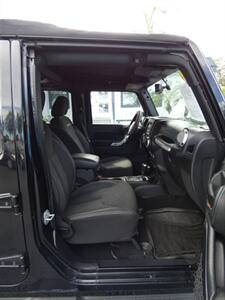 2017 Jeep Wrangler Sahara   - Photo 46 - Naples, FL 34104