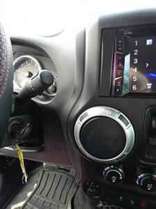 2017 Jeep Wrangler Sahara   - Photo 26 - Naples, FL 34104