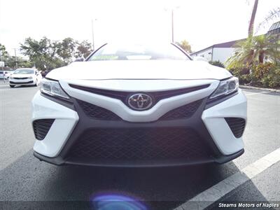 2020 Toyota Camry SE   - Photo 4 - Naples, FL 34104