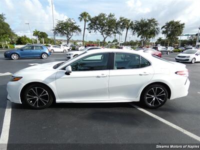 2020 Toyota Camry SE   - Photo 10 - Naples, FL 34104