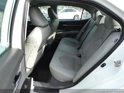 2020 Toyota Camry SE   - Photo 41 - Naples, FL 34104