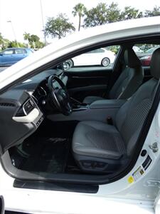 2020 Toyota Camry SE   - Photo 38 - Naples, FL 34104