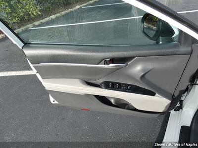 2020 Toyota Camry SE   - Photo 39 - Naples, FL 34104